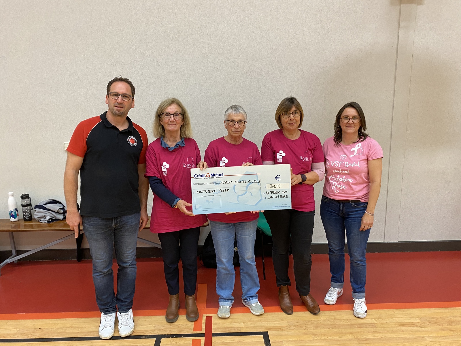 Remise des gains Octobre Rose à la ligue contre le Cancer